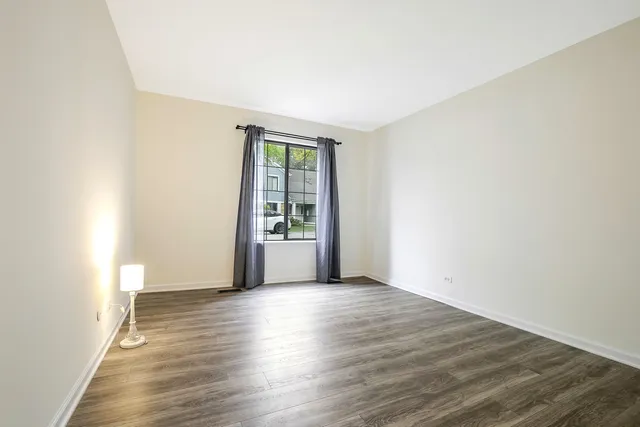 $264,900 | 402 Sandalwood Lane, Unit C1, Schaumburg, IL 60193