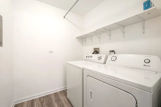 $264,900 | 402 Sandalwood Lane, Unit C1, Schaumburg, IL 60193