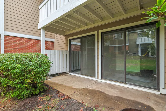 $264,900 | 402 Sandalwood Lane, Unit C1, Schaumburg, IL 60193