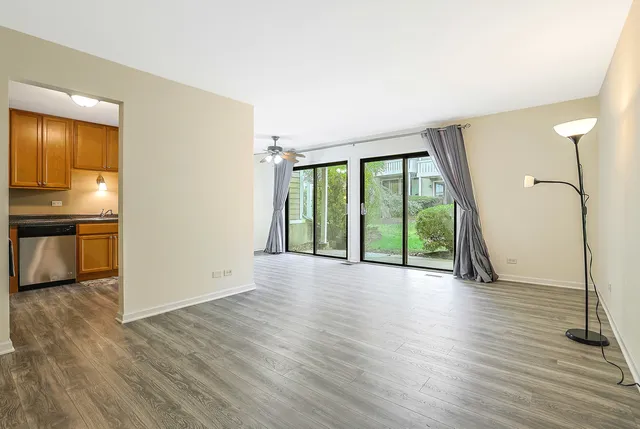 $264,900 | 402 Sandalwood Lane, Unit C1, Schaumburg, IL 60193