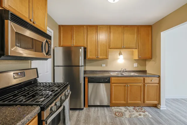 $264,900 | 402 Sandalwood Lane, Unit C1, Schaumburg, IL 60193