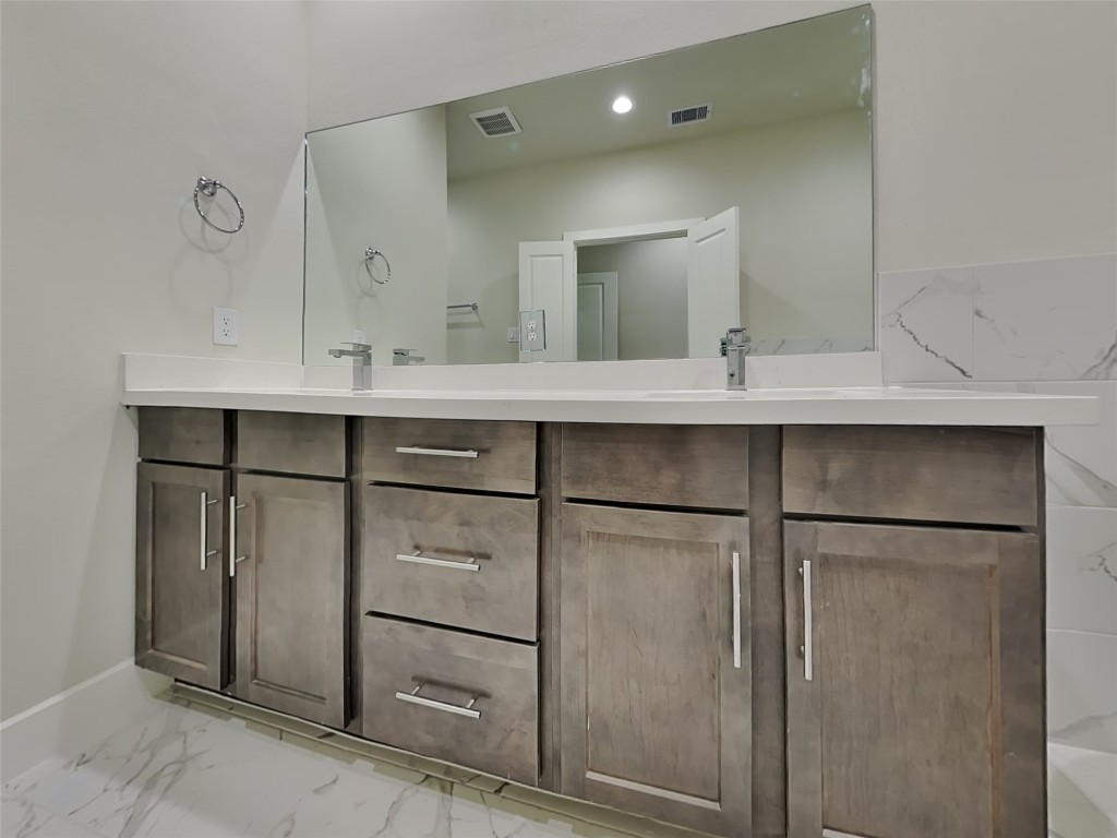 5712 Quinn Landing Road Houston, TX 77091 - Photo 7 of 12