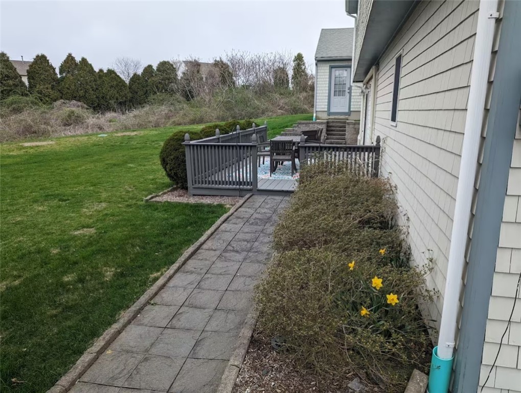 24 Longmeadow Avenue Middletown, RI 02842 - Photo 3 of 11