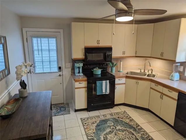 $4,200 | 24 Longmeadow Avenue, Middletown, RI 02842