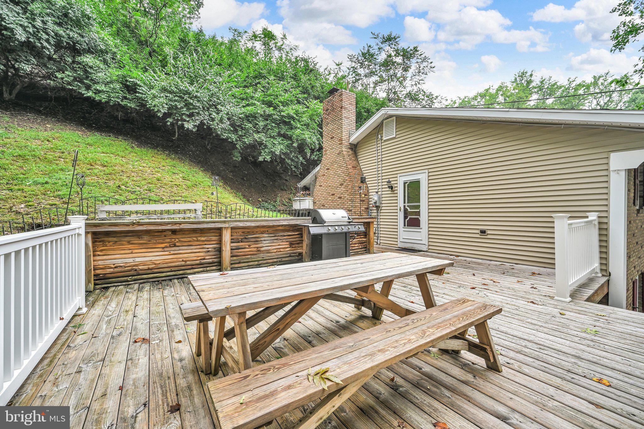 404 Hill Circle Reading, PA 19607 - Photo 25 of 34 Deck