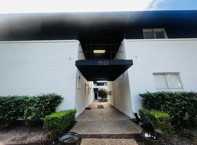 $1,075 | 5123 Del Monte Drive, Unit 1, Houston, TX 77056