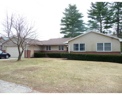 27 South Shore Road Webster, MA 01570 - Photo 1 of 26 Gallery Image 1