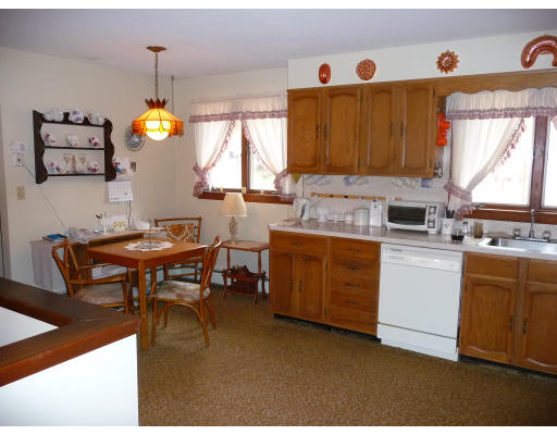 27 South Shore Road Webster, MA 01570 - Photo 11 of 26 Gallery Image 11