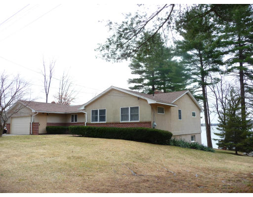 27 South Shore Road Webster, MA 01570 - Photo 3 of 26 Gallery Image 3