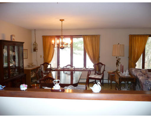 27 South Shore Road Webster, MA 01570 - Photo 5 of 26 Gallery Image 5