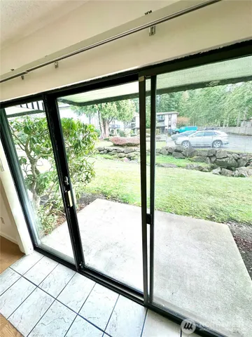 a view of yard with tree in it