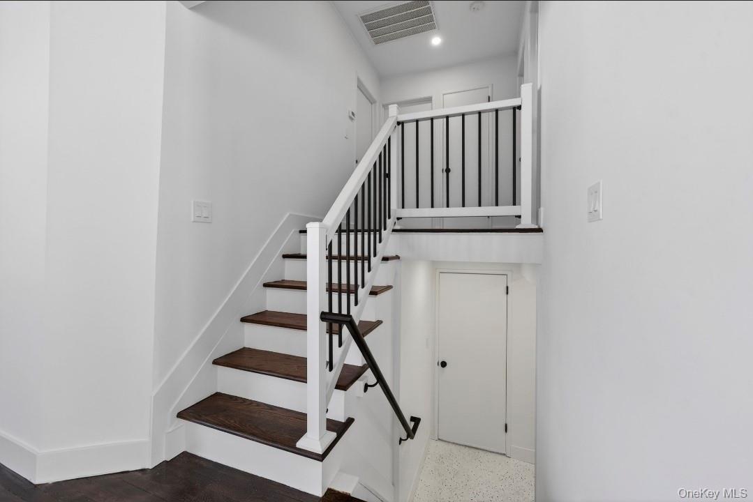 8 White Birch Lane Commack, NY 11725 - Photo 11 of 37