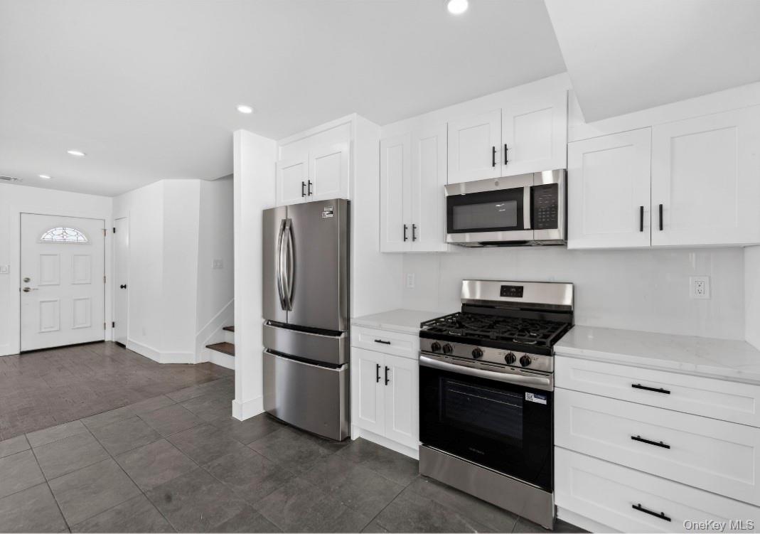 8 White Birch Lane Commack, NY 11725 - Photo 8 of 37