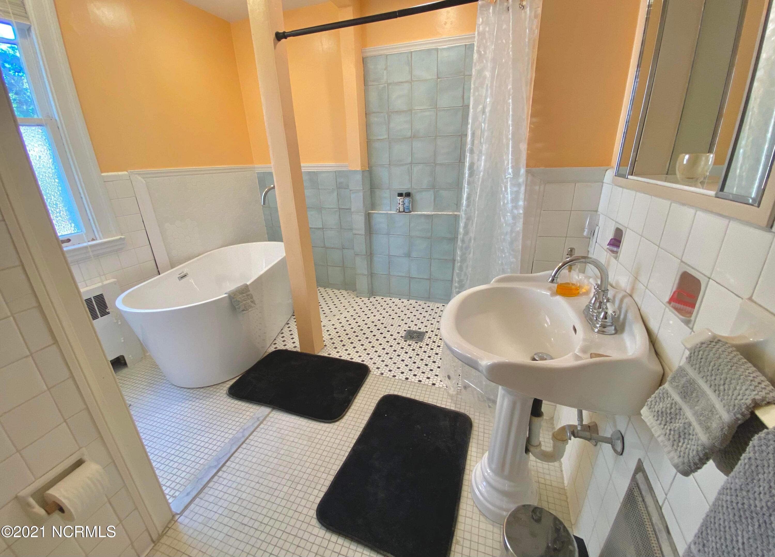 908 W Road Kinston, NC 28501 - Photo 26 of 66 IMG_4479