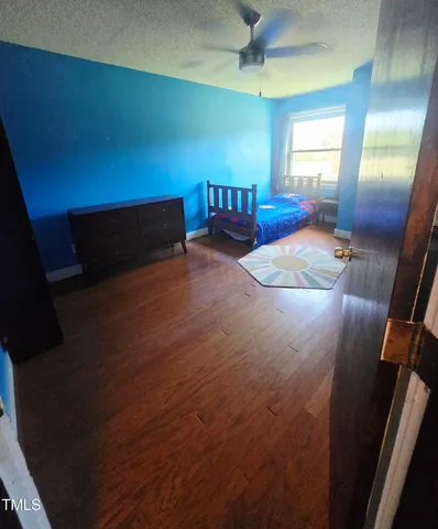 a view of a livingroom with furniture