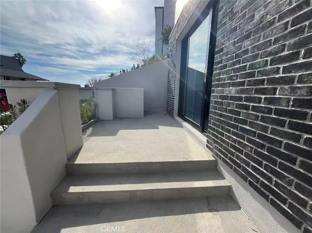 a view of a livingroom with furniture