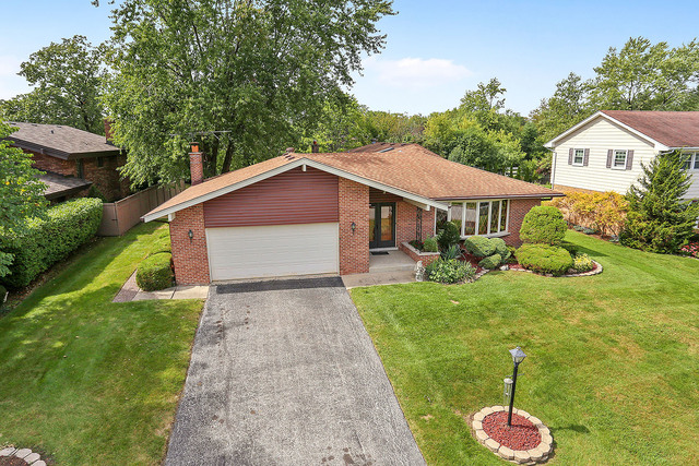 13000 Winnebago Road Palos Heights, IL 60463 - Photo 1 of 15 a front view of a house with a yard