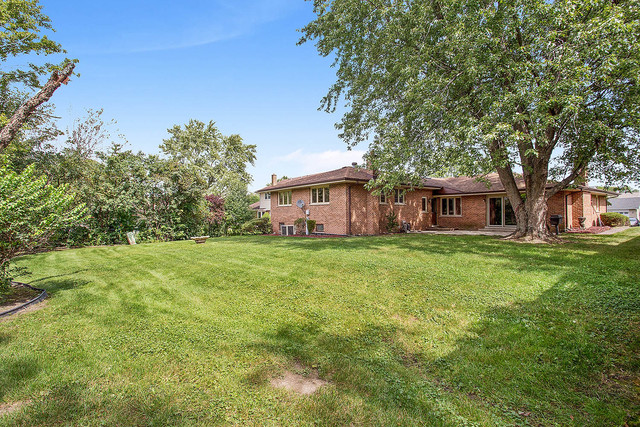 13000 Winnebago Road Palos Heights, IL 60463 - Photo 15 of 15 a front view of a house with a garden