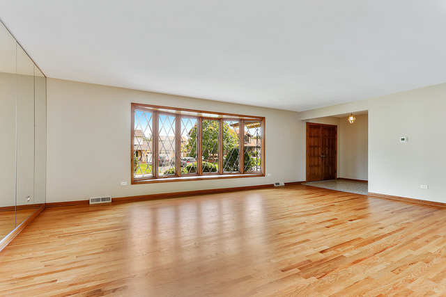 13000 Winnebago Road Palos Heights, IL 60463 - Photo 3 of 15 a view of room with wooden floor and fan