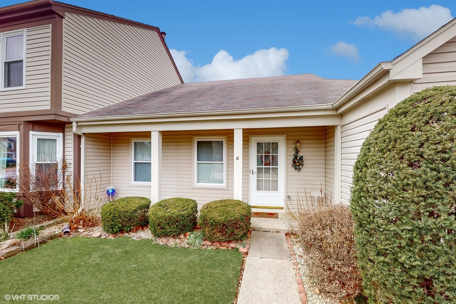 6 Sandhurst Road Mundelein, IL 60060 - Photo 2 of 21 Gallery Image 2
