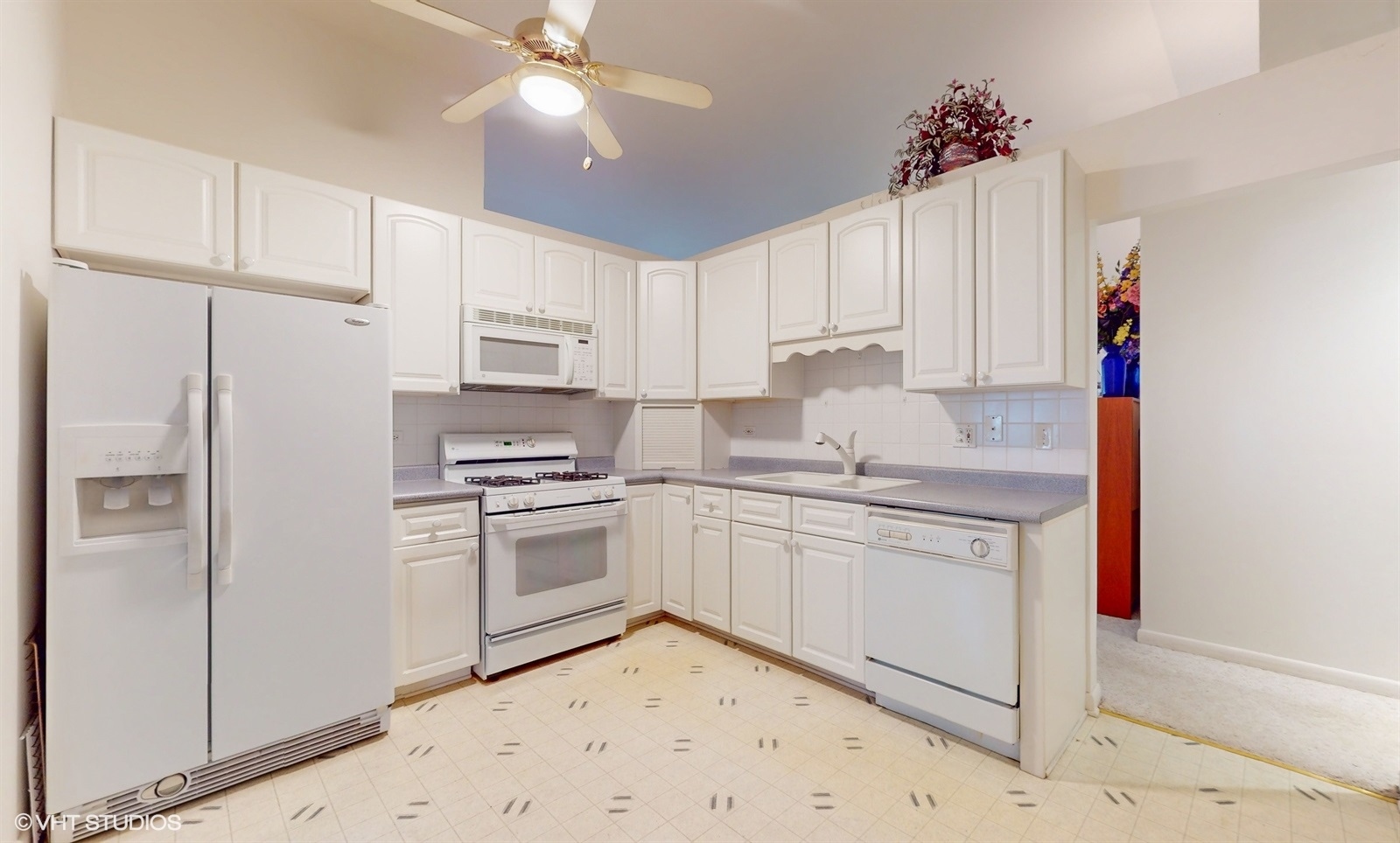 6 Sandhurst Road Mundelein, IL 60060 - Photo 8 of 21 Gallery Image 8