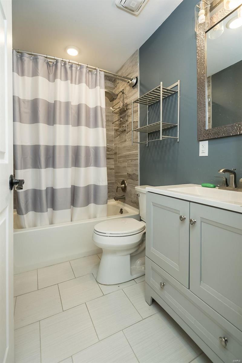 631 Southeast Chambers Road St. Louis, MO 63137 - Photo 3 of 21