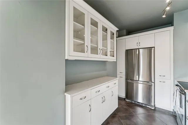 $165,000 | 333 West Meyer Boulevard, Unit 504, Kansas City, MO 64113