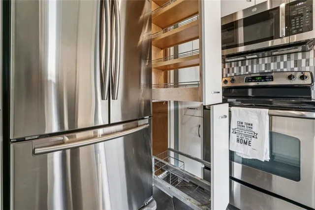 $165,000 | 333 West Meyer Boulevard, Unit 504, Kansas City, MO 64113