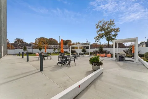 $165,000 | 333 West Meyer Boulevard, Unit 504, Kansas City, MO 64113