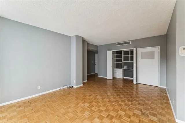 $165,000 | 333 West Meyer Boulevard, Unit 504, Kansas City, MO 64113