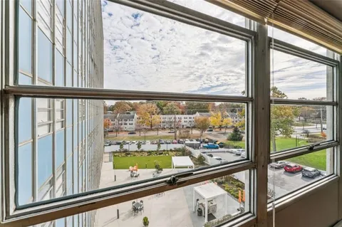 $165,000 | 333 West Meyer Boulevard, Unit 504, Kansas City, MO 64113