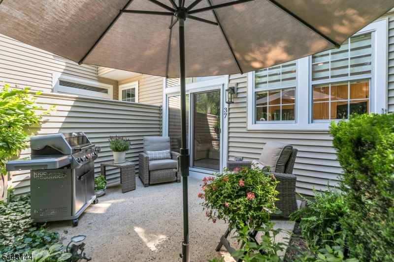 37 High Pond Lane Bedminster, NJ 07921 - Photo 4 of 36
