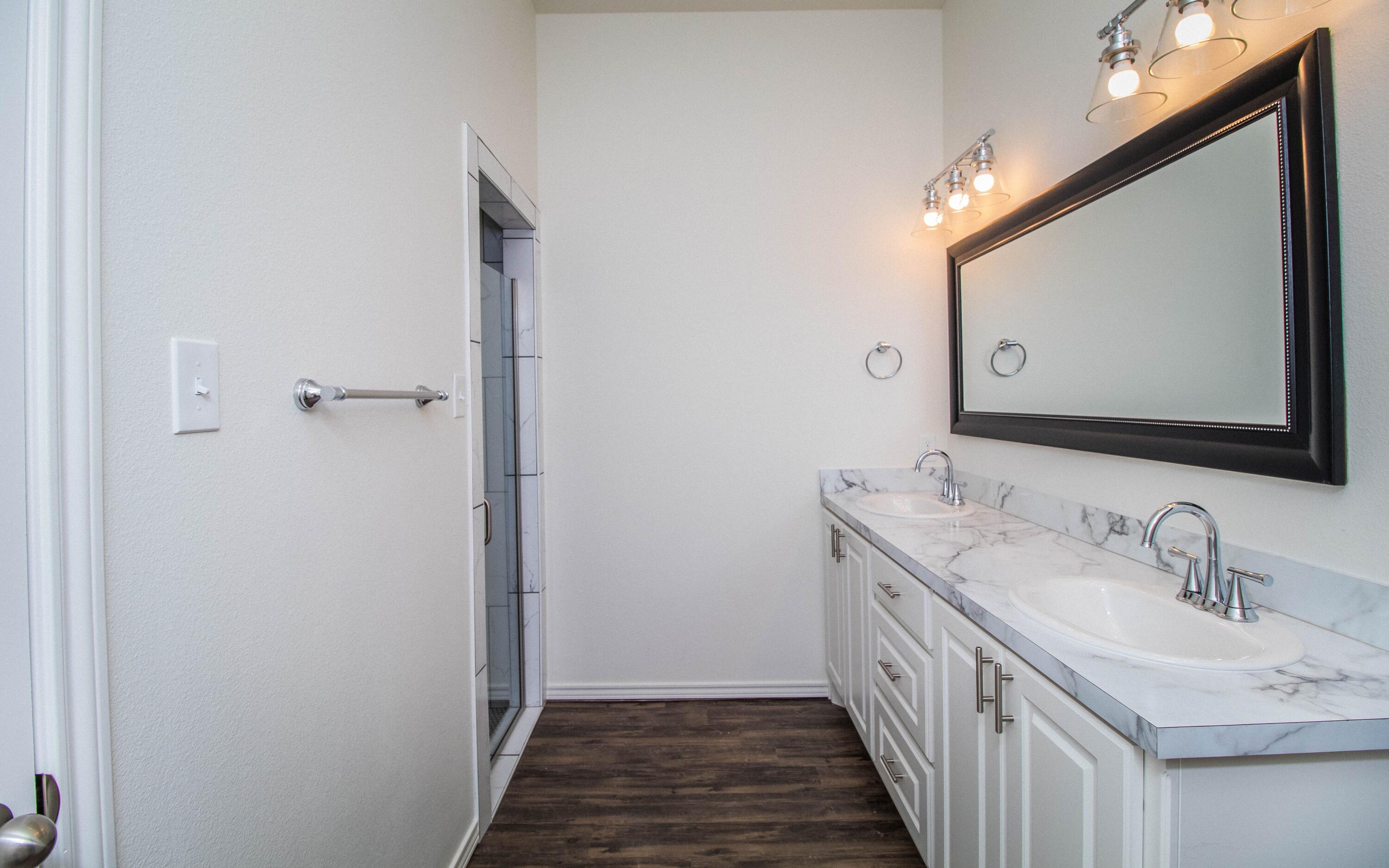 2015 102nd Street Lubbock, TX 79423 - Photo 14 of 24 Bathroom