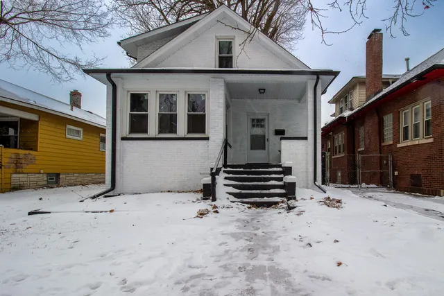 $264,900 | 678 Douglas Avenue, Calumet City, IL 60409