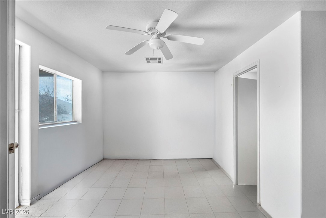 12652 Kyle Canyon Road Las Vegas, NV 89166 - Photo 38 of 50 live in quarters of workshop