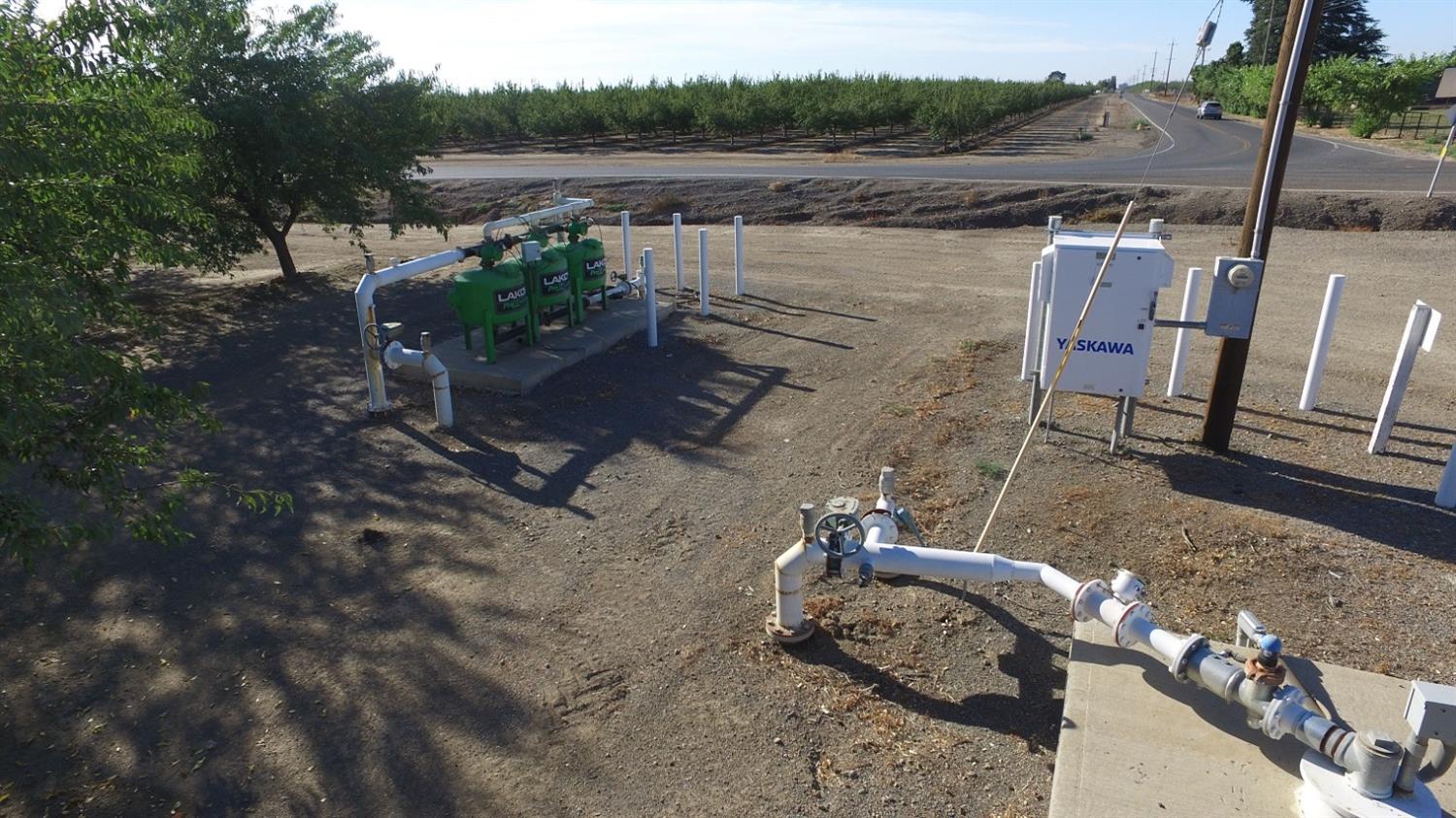 863 Wildwood Road Arbuckle, CA 95912 - Photo 12 of 14 a view of a chairs and table in the patio