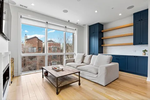 $875,000 | 1525 North Bosworth Avenue, Unit 3S, Chicago, IL 60642