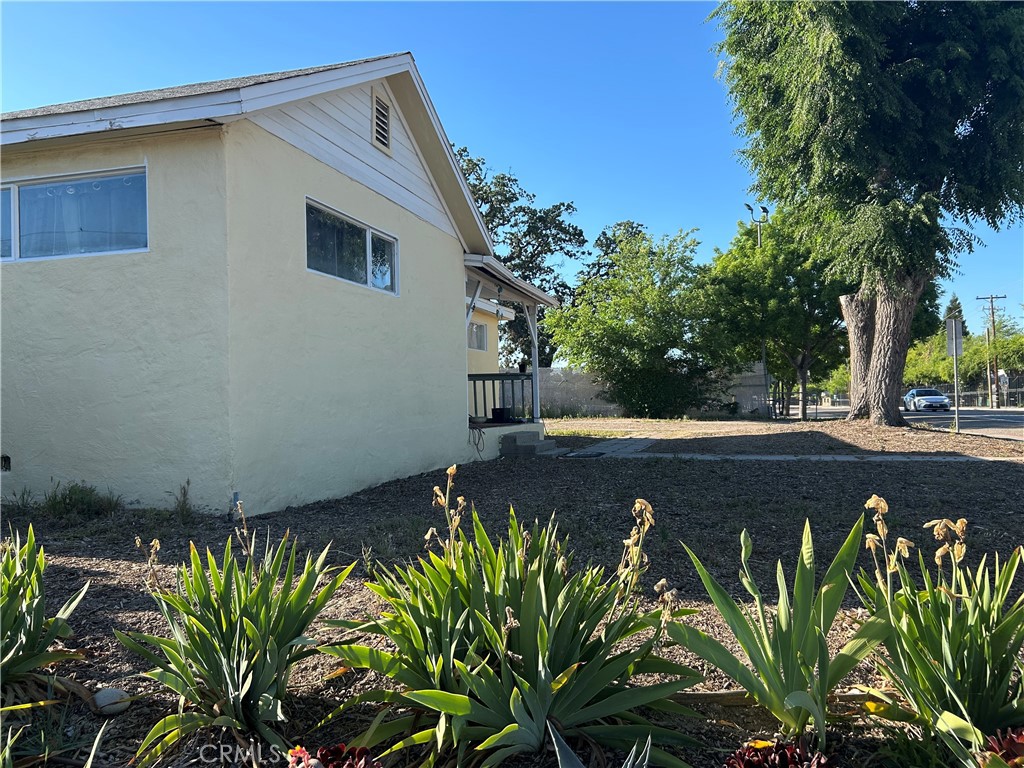2103 Riverside Avenue Paso Robles, CA 93446 - Photo 9 of 16 Left side of house