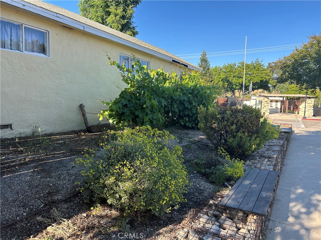 2103 Riverside Avenue Paso Robles, CA 93446 - Photo 10 of 16 Left side of house.