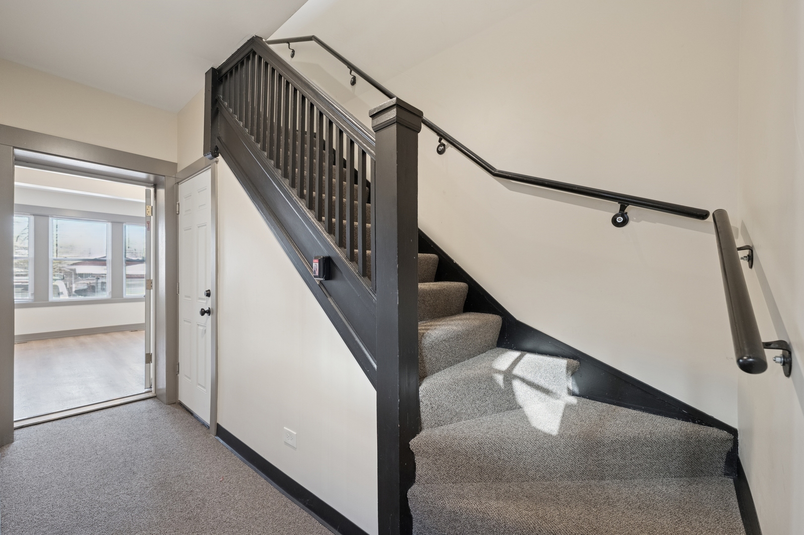 9635 South Forest Avenue, Unit 2 Chicago, IL 60628 - Photo 2 of 12 a view of entryway