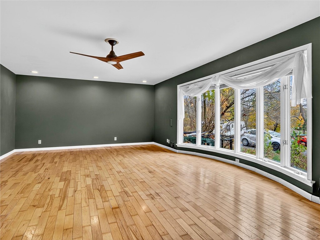 1855 North Union Street Parma, NY 14559 - Photo 12 of 49 Large Great room