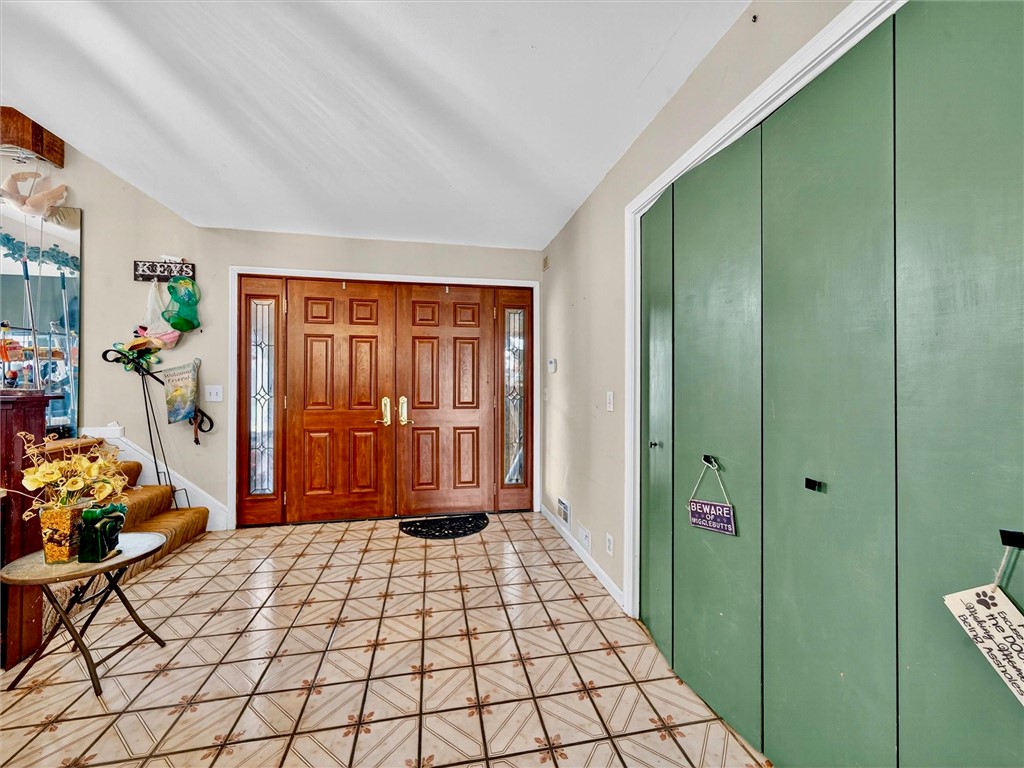 1855 North Union Street Parma, NY 14559 - Photo 20 of 49 Foyer