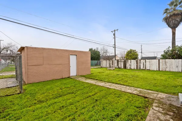 a view of a back yard of the house