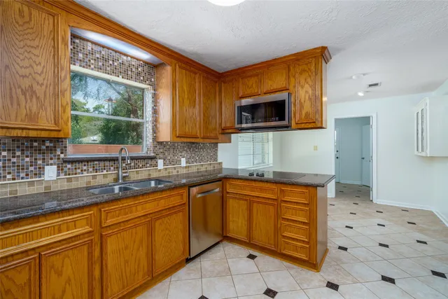 $2,400 | 11602 Jaycreek Drive, Houston, TX 77070