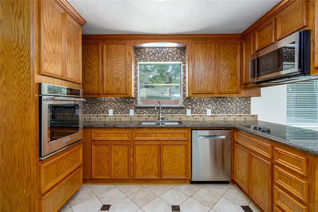 $2,400 | 11602 Jaycreek Drive, Houston, TX 77070