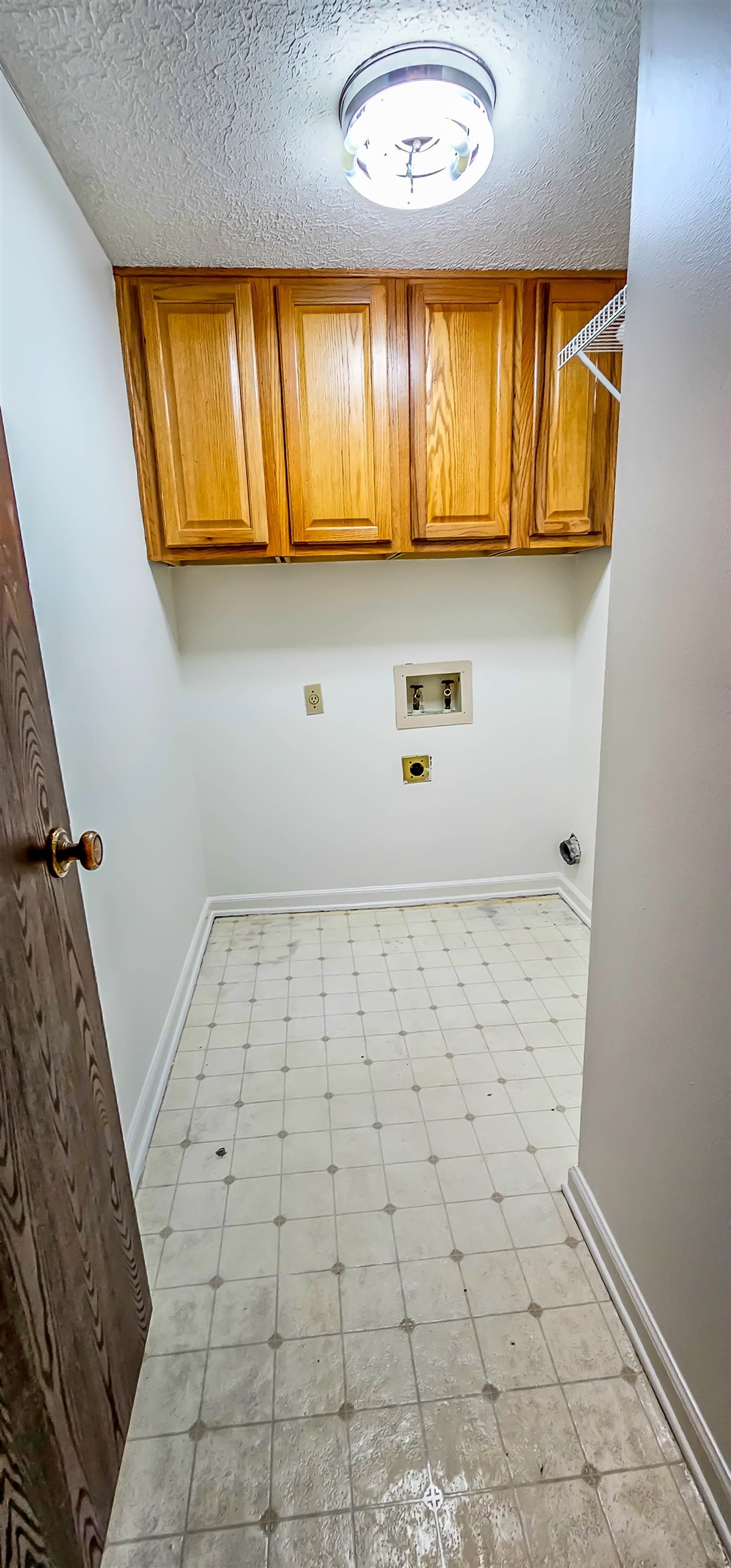7024 Country Road Germantown, TN 38138 - Photo 15 of 27 a bathroom with a sink