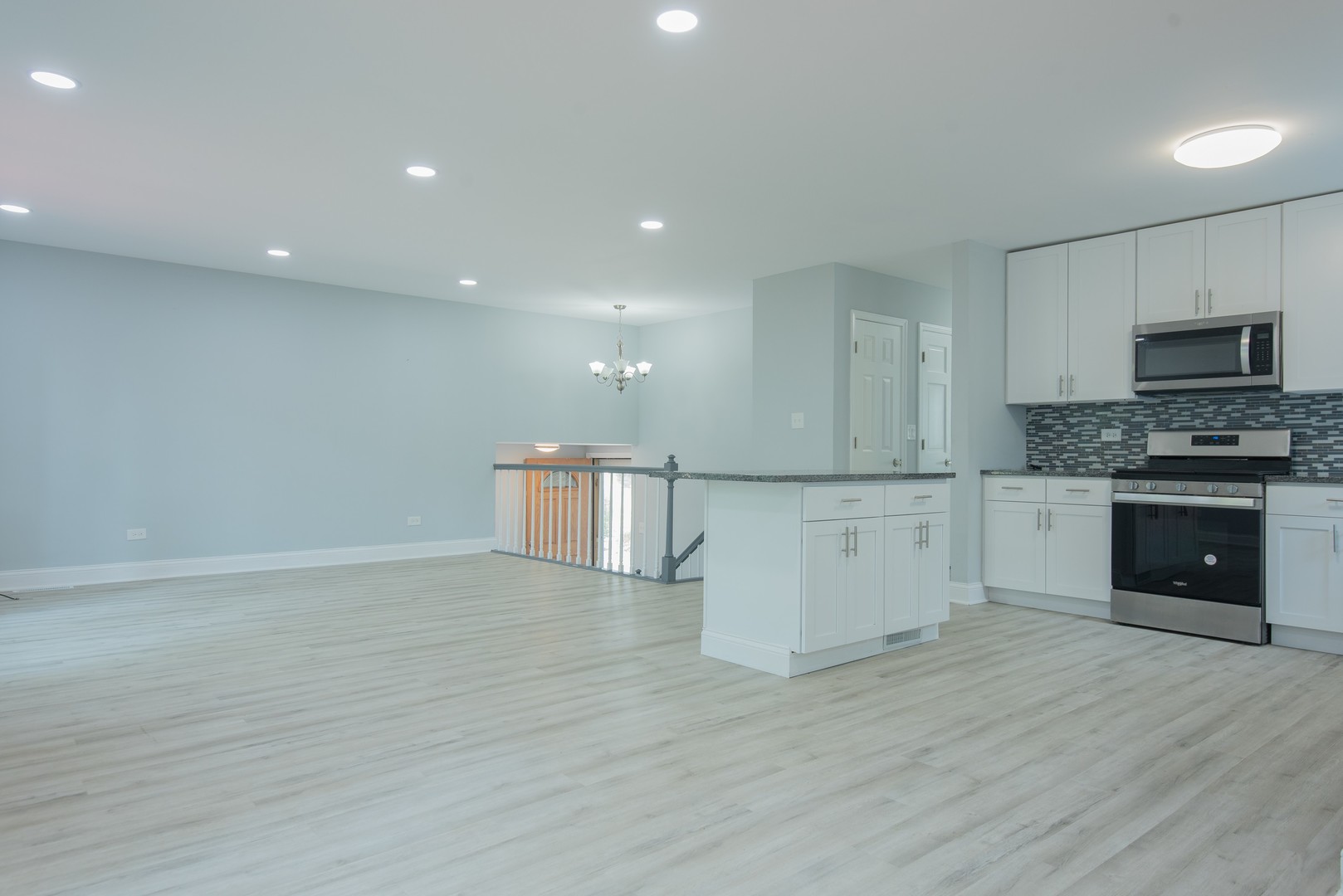 44 Redwood Trail Wheeling, IL 60090 - Photo 6 of 23 a view of kitchen with microwave and cabinets