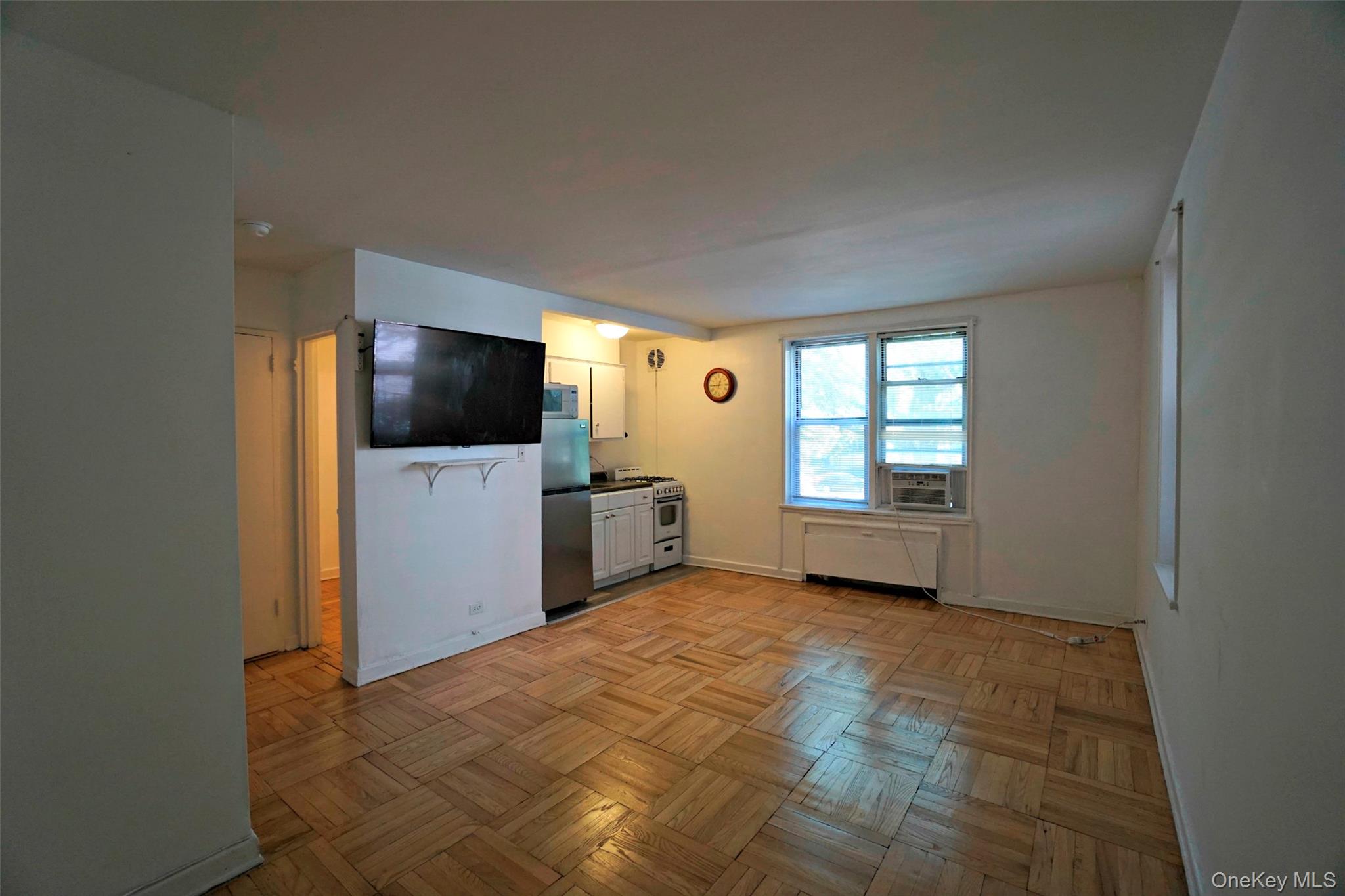 7281 113th Street, Unit 2B Queens, NY 11375 - Photo 5 of 18 a view of a livingroom with a kitchen