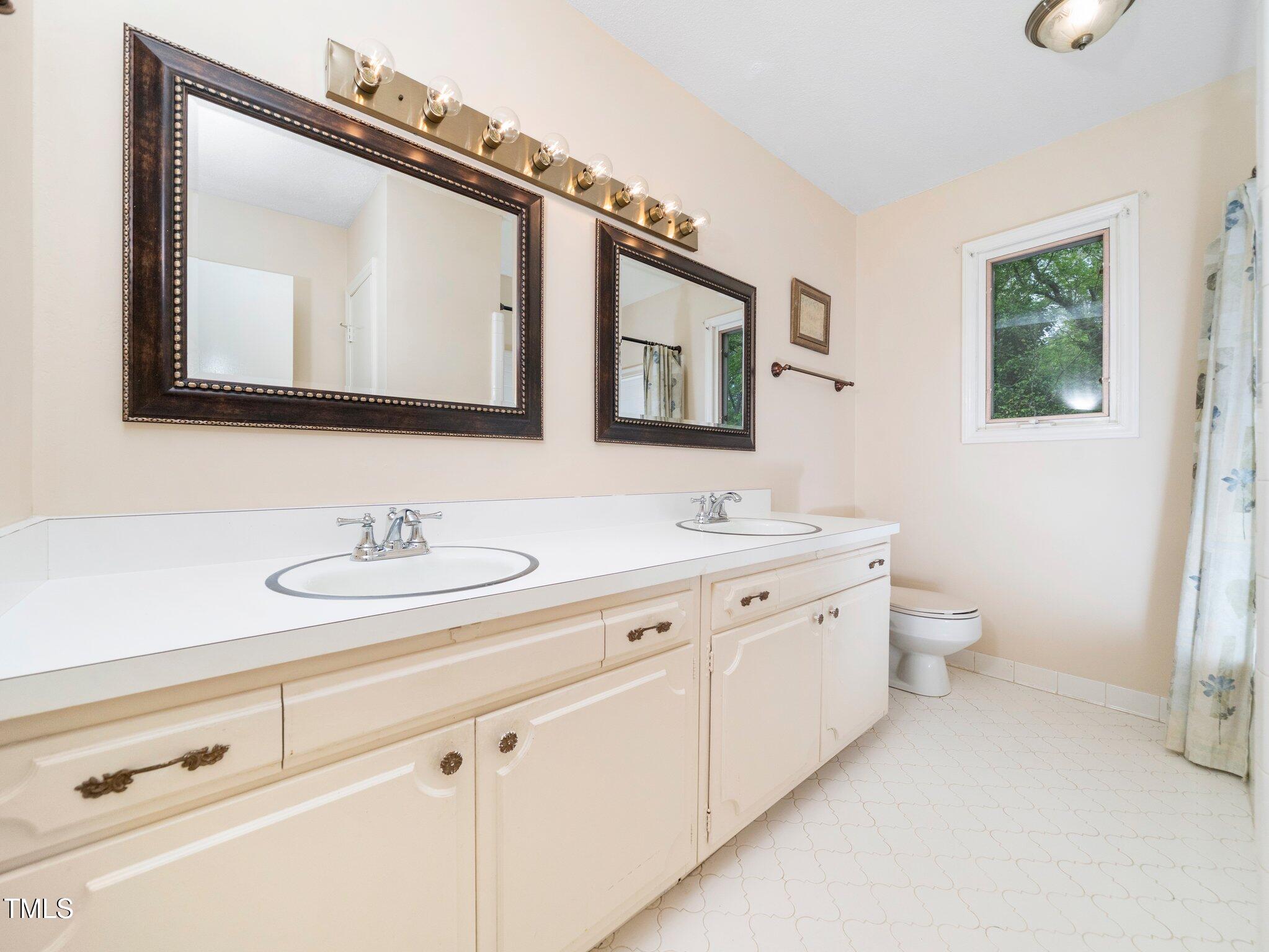 5816 Old Forge Circle Raleigh, NC 27609 - Photo 19 of 41 Bathroom 2