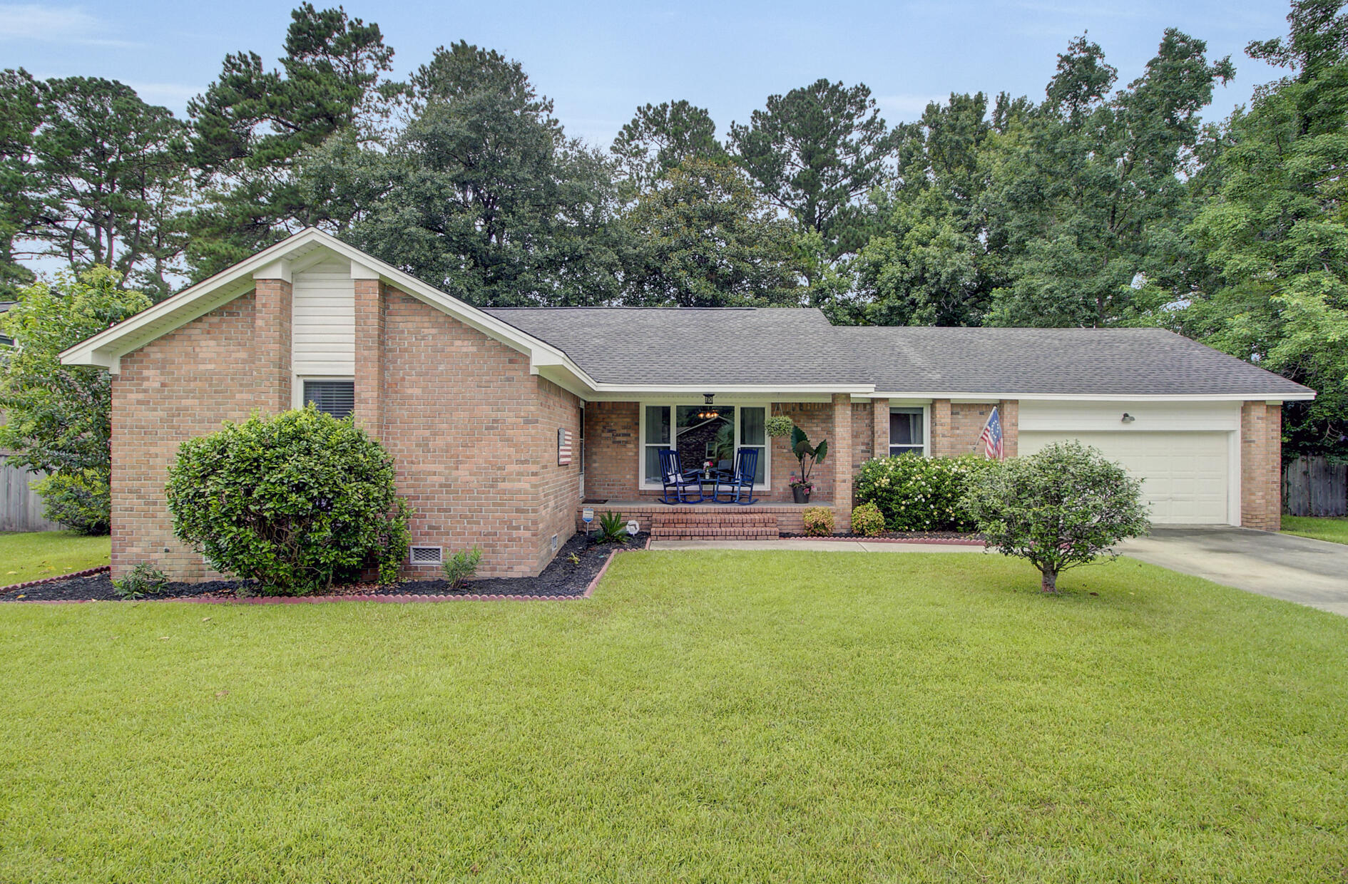 106 Clubhouse Road Summerville, SC 29483 - Photo 1 of 33 1